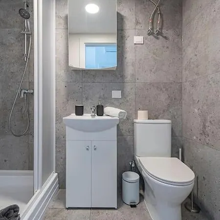 Apartment Minimalist Studio 1 By Hostlovers *